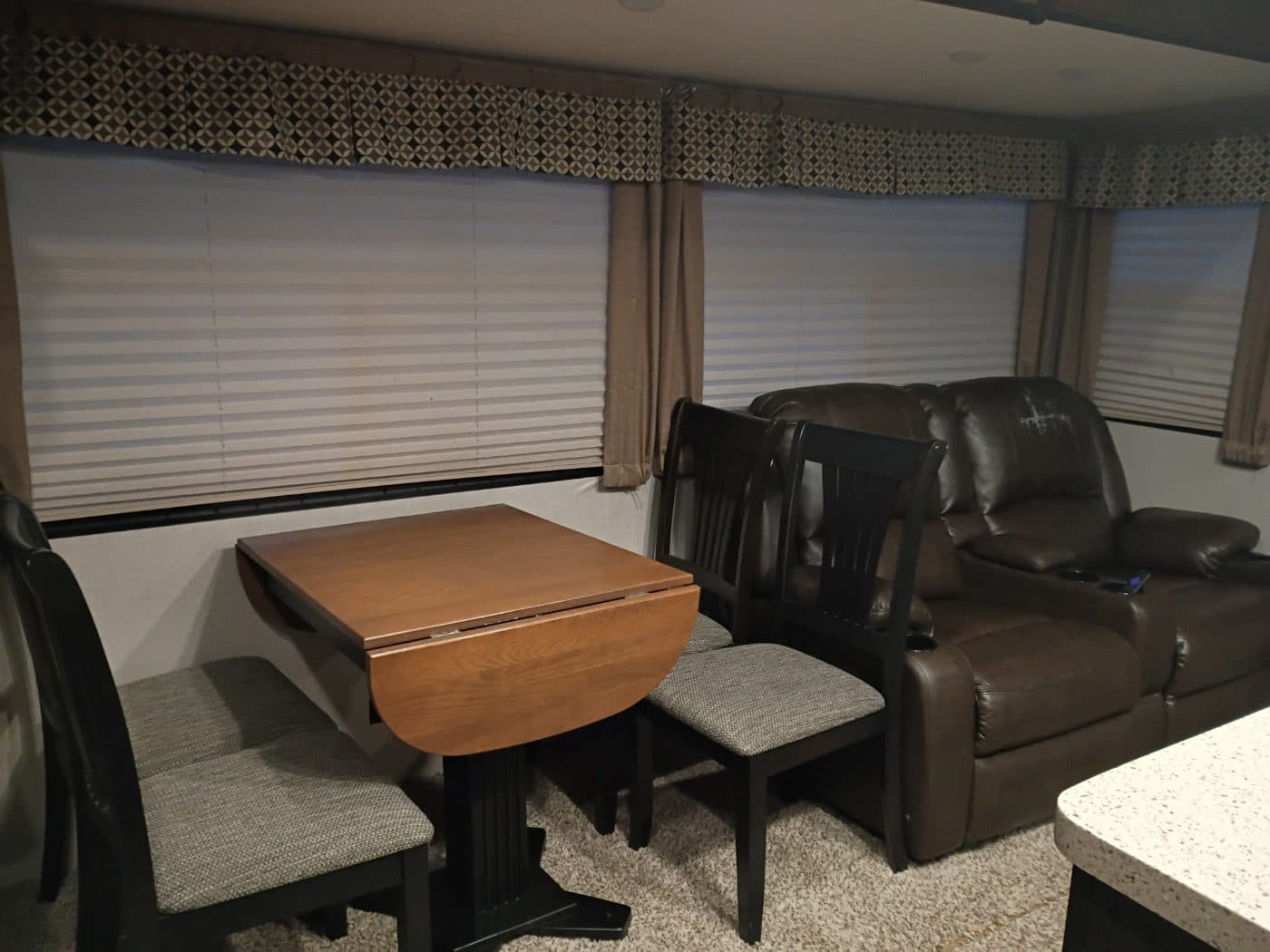 2018 Coachmen Chaparral 360 IBL photo 3